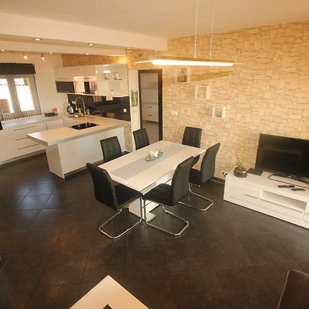Apartment Martina ซริกเวนิซา ภายนอก รูปภาพ