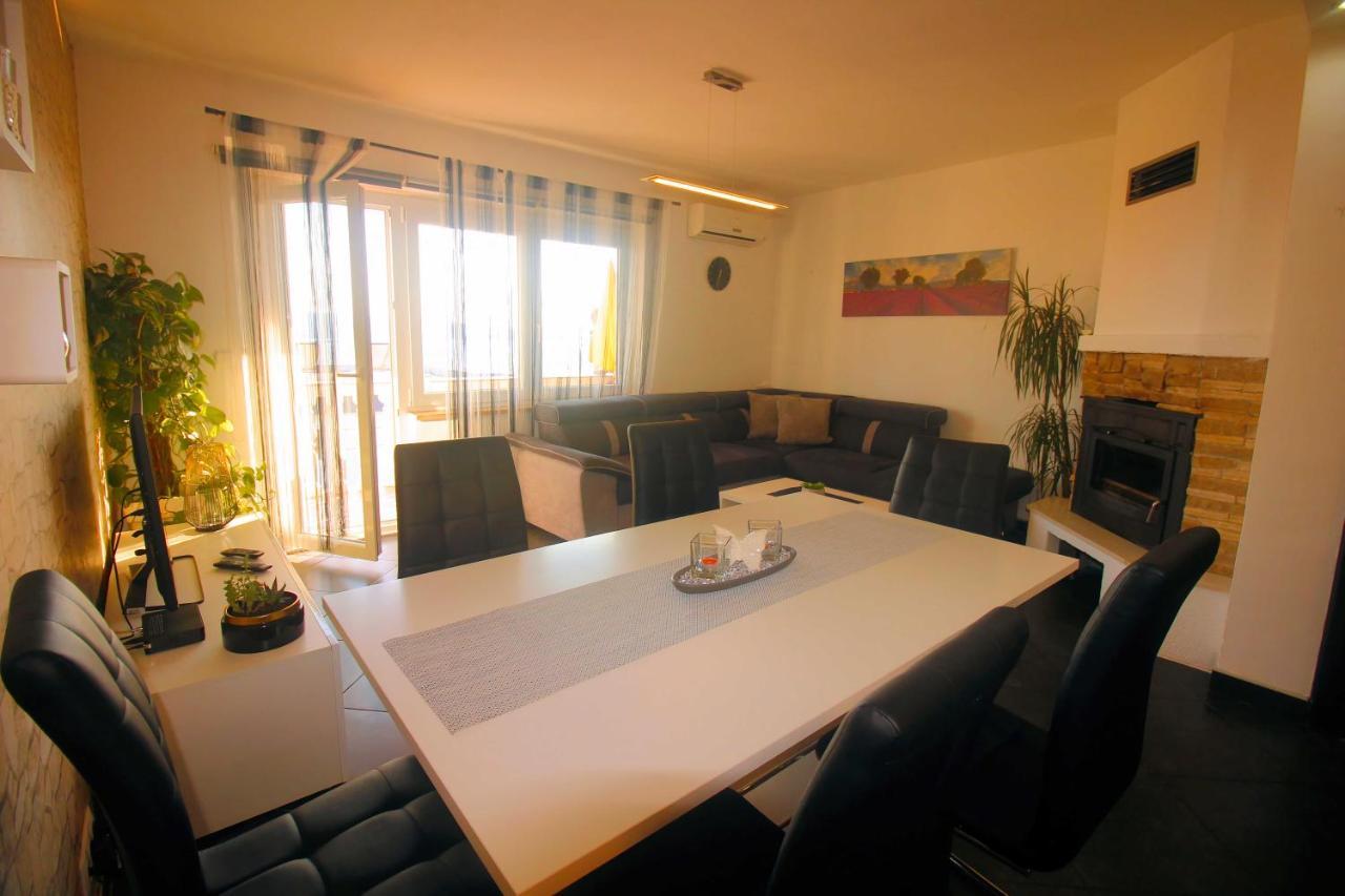 Apartment Martina ซริกเวนิซา ภายนอก รูปภาพ