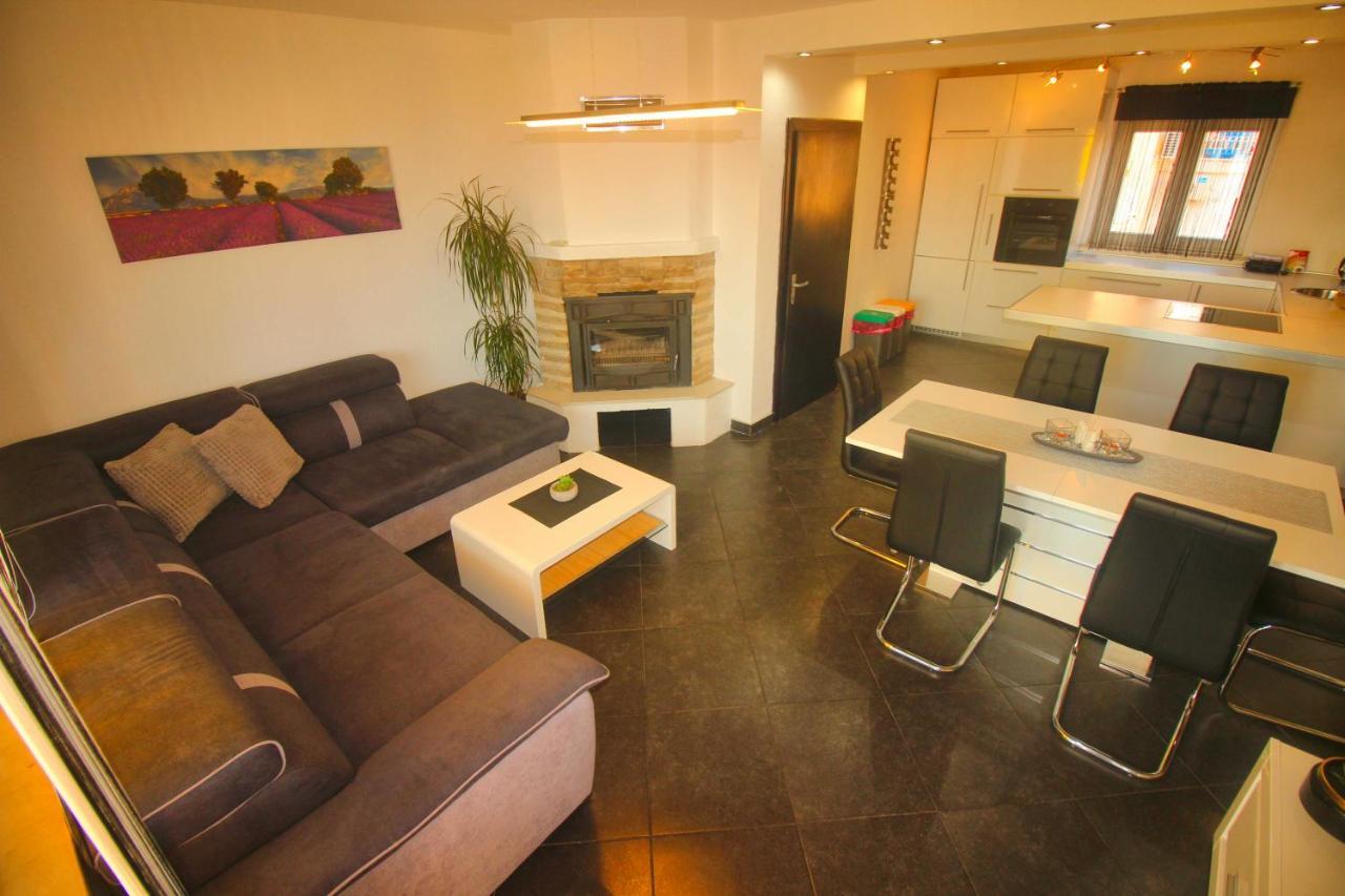 Apartment Martina ซริกเวนิซา ภายนอก รูปภาพ
