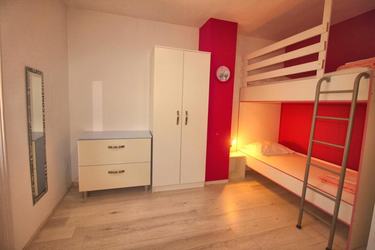 Apartment Martina ซริกเวนิซา ภายนอก รูปภาพ