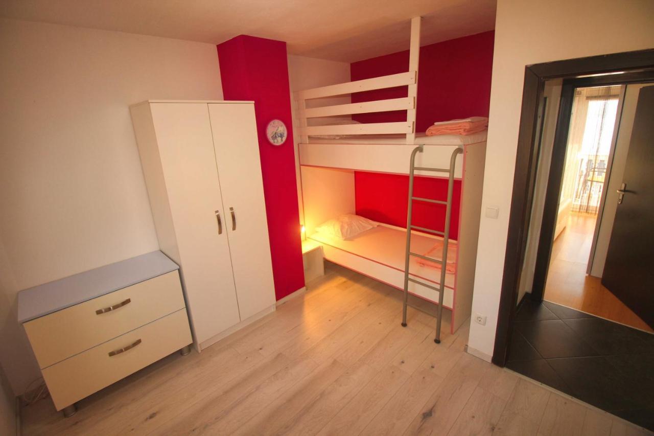 Apartment Martina ซริกเวนิซา ภายนอก รูปภาพ