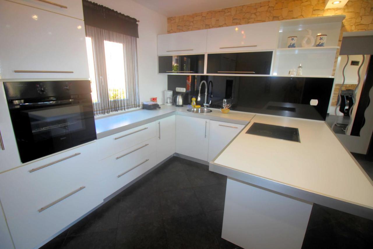 Apartment Martina ซริกเวนิซา ภายนอก รูปภาพ