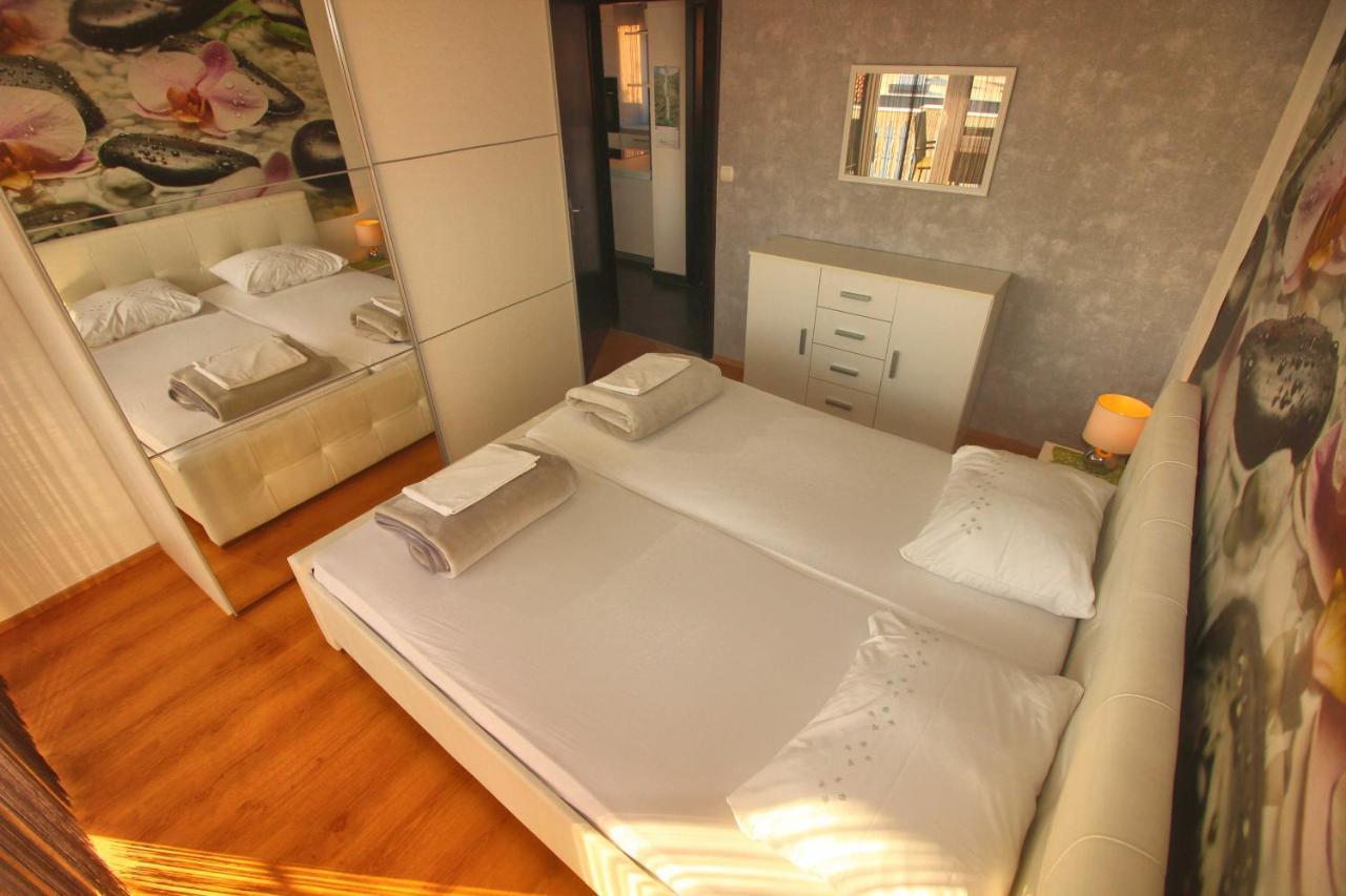 Apartment Martina ซริกเวนิซา ภายนอก รูปภาพ